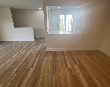 380-b Delancey Place - Photo Thumbnail 7