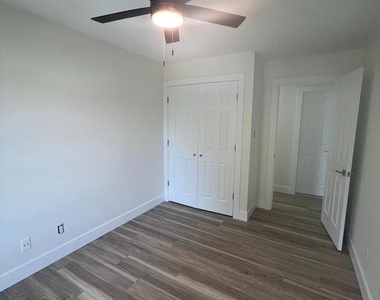 380-b Delancey Place - Photo Thumbnail 15