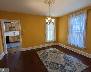 306 N Locust Street - Photo Thumbnail 7