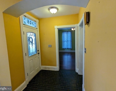 306 N Locust Street - Photo Thumbnail 3