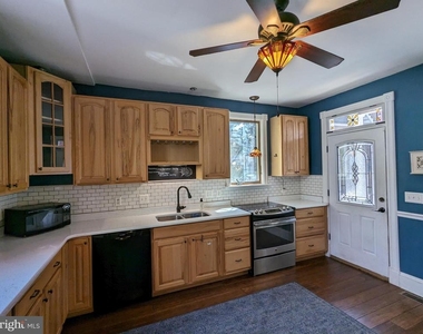 306 N Locust Street - Photo Thumbnail 9