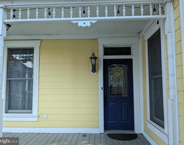 306 N Locust Street - Photo Thumbnail 2