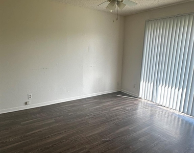 900 Sahara Ave - Photo Thumbnail 2