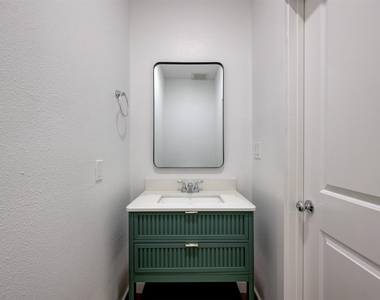 230 Brown St - Photo Thumbnail 5