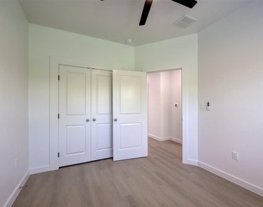 230 Brown St - Photo Thumbnail 13