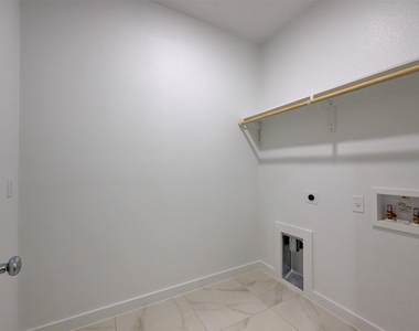 230 Brown St - Photo Thumbnail 6