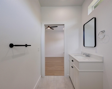 230 Brown St - Photo Thumbnail 15