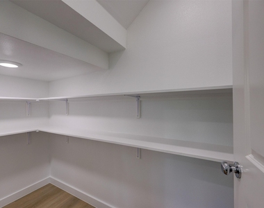 230 Brown St - Photo Thumbnail 10