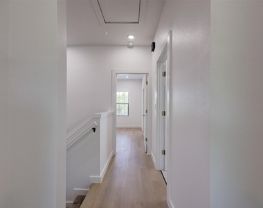230 Brown St - Photo Thumbnail 14