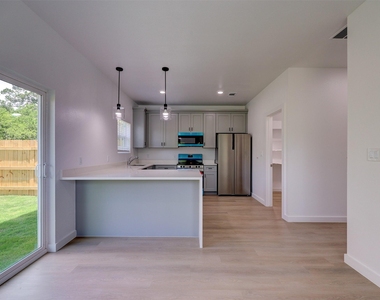 230 Brown St - Photo Thumbnail 8