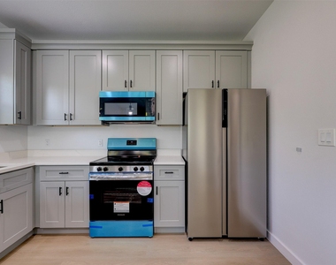 230 Brown St - Photo Thumbnail 9