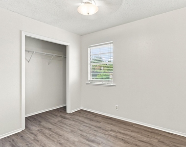 5700 Cherry Park Dr - Photo Thumbnail 8