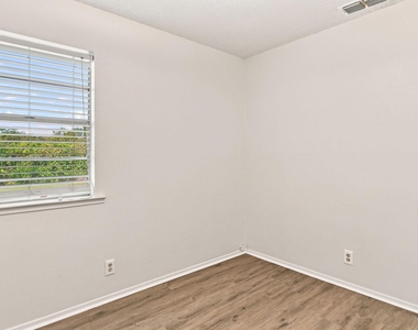 5700 Cherry Park Dr - Photo Thumbnail 11