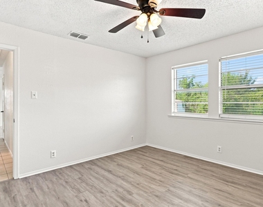 5700 Cherry Park Dr - Photo Thumbnail 9