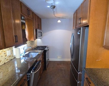 1113 Grandin Avenue - Photo Thumbnail 10