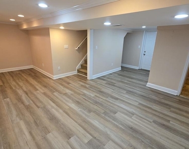 1113 Grandin Avenue - Photo Thumbnail 12