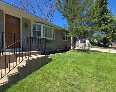 1113 Grandin Avenue - Photo Thumbnail 2