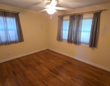 1113 Grandin Avenue - Photo Thumbnail 5