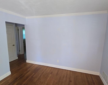 1113 Grandin Avenue - Photo Thumbnail 4
