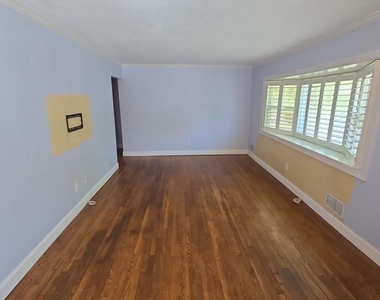 1113 Grandin Avenue - Photo Thumbnail 3