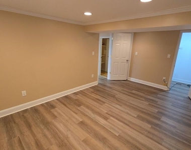 1113 Grandin Avenue - Photo Thumbnail 16