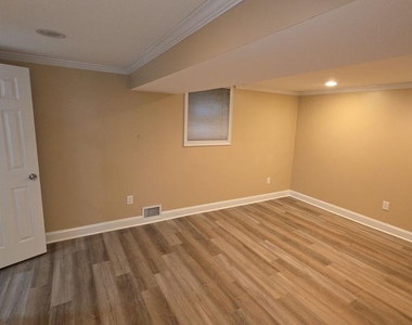 1113 Grandin Avenue - Photo Thumbnail 14