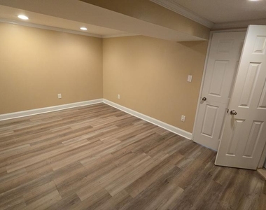 1113 Grandin Avenue - Photo Thumbnail 17