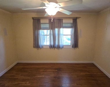 1113 Grandin Avenue - Photo Thumbnail 6