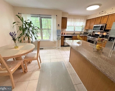 5 Martins Square Lane - Photo Thumbnail 12