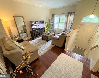 5 Martins Square Lane - Photo Thumbnail 1