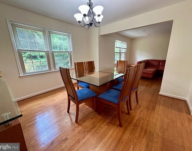 5916 Dorchester Way - Photo Thumbnail 5