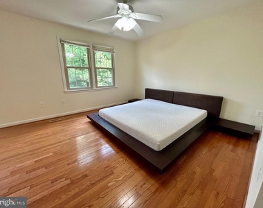 5916 Dorchester Way - Photo Thumbnail 9