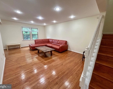 5916 Dorchester Way - Photo Thumbnail 6