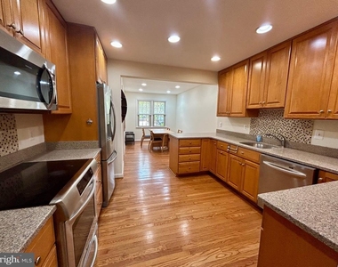 5916 Dorchester Way - Photo Thumbnail 2