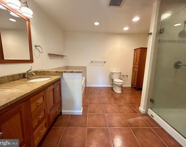 5916 Dorchester Way - Photo Thumbnail 12