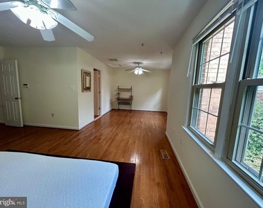 5916 Dorchester Way - Photo Thumbnail 10