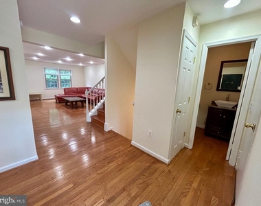 5916 Dorchester Way - Photo Thumbnail 7