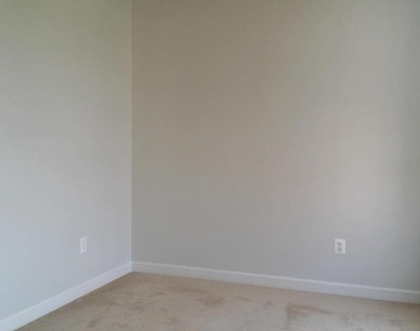 557 Cedar Spring Street - Photo Thumbnail 17