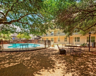 910 Duncan Ln - Photo Thumbnail 8