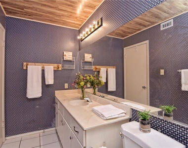 910 Duncan Ln - Photo Thumbnail 5