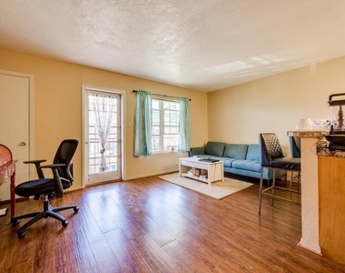 910 Duncan Ln - Photo Thumbnail 1