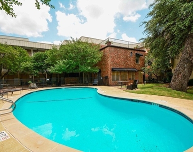 910 Duncan Ln - Photo Thumbnail 9