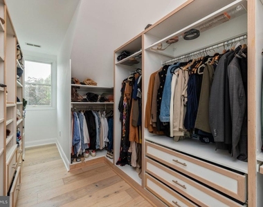 7017 Helmsdale Court - Photo Thumbnail 19