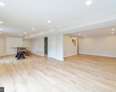 7017 Helmsdale Court - Photo Thumbnail 23