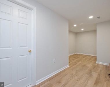 7017 Helmsdale Court - Photo Thumbnail 27