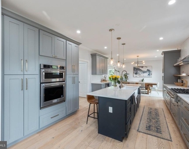 7017 Helmsdale Court - Photo Thumbnail 8