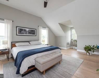 7017 Helmsdale Court - Photo Thumbnail 16