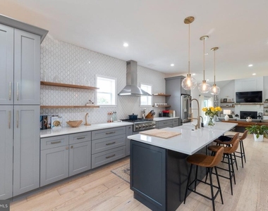 7017 Helmsdale Court - Photo Thumbnail 5