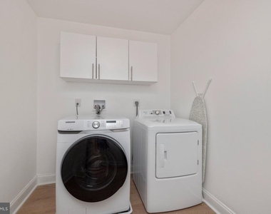 7017 Helmsdale Court - Photo Thumbnail 20