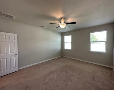 10901 Mickelson Dr - Photo Thumbnail 11